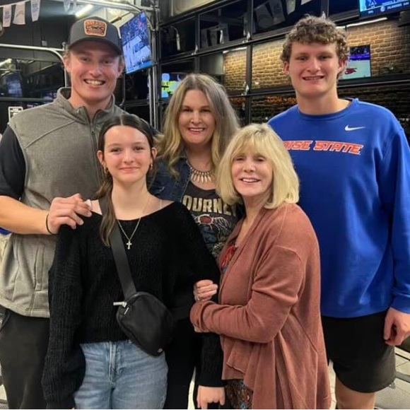 Meet your Posher, Aerin Michelle & Stacy - Picture 10 of 13